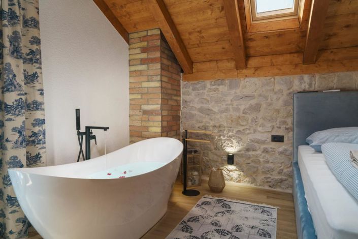 Image No.15-3 Bed Property for sale