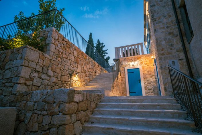 Image No.24-3 Bed Property for sale