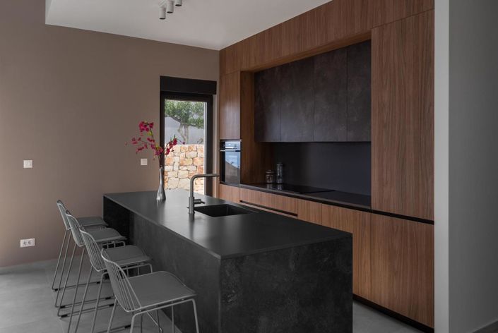 Image No.16-4 Bed Property for sale