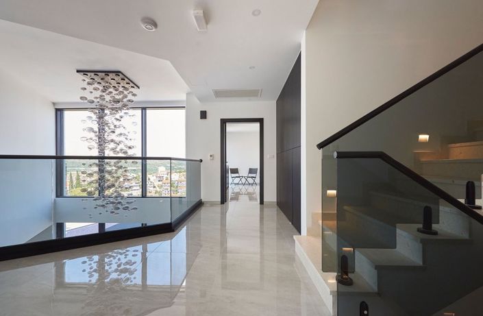 Image No.10-4 Bed Property for sale