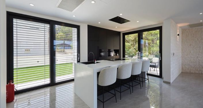 Image No.20-4 Bed Property for sale