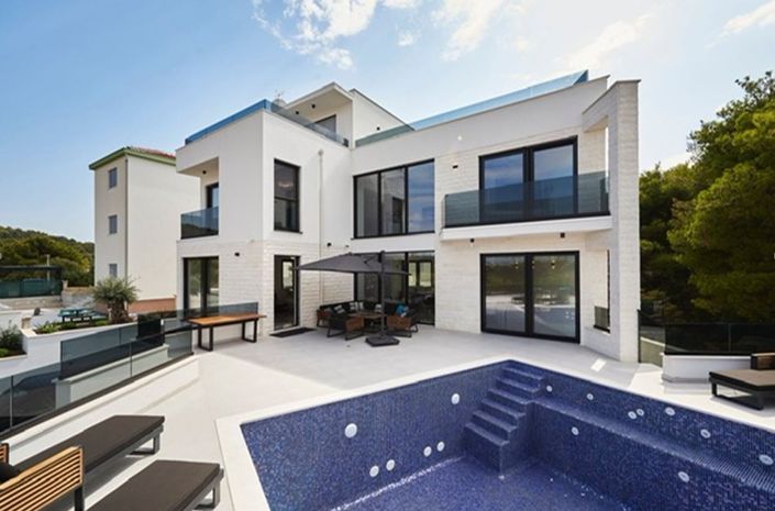 Image No.22-4 Bed Property for sale