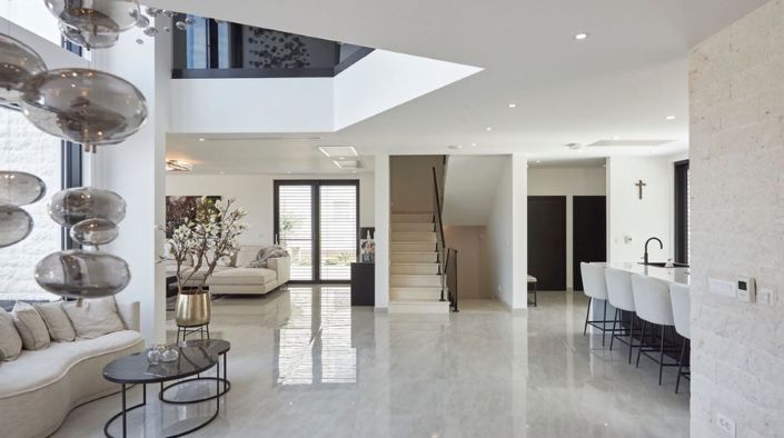 Image No.25-4 Bed Property for sale