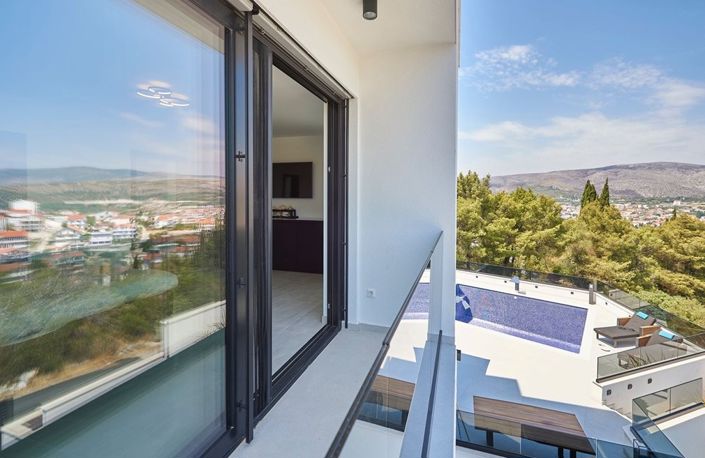 Image No.6-4 Bed Property for sale