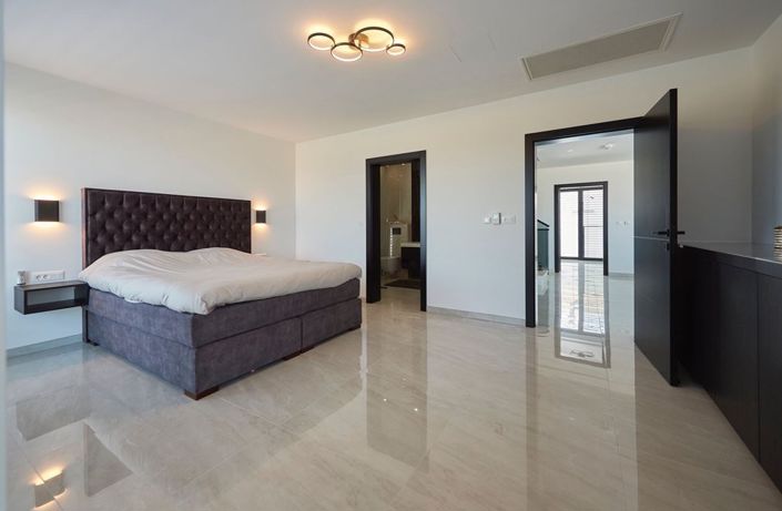 Image No.9-4 Bed Property for sale