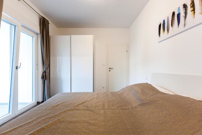 Image No.18-9 Bed Property for sale