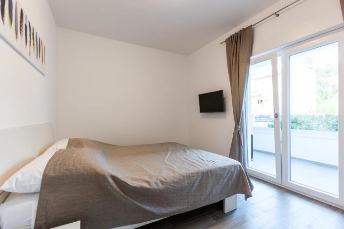 Image No.19-9 Bed Property for sale