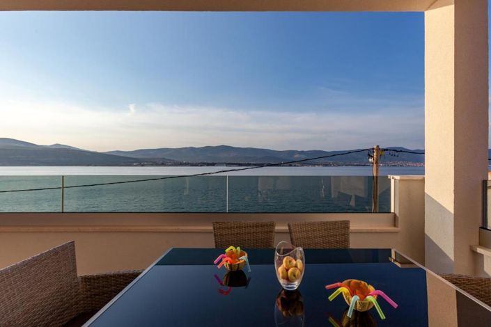 Image No.2-9 Bed Property for sale