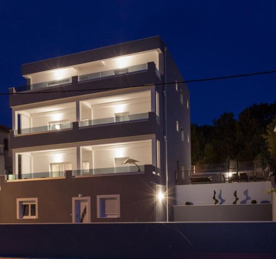 Image No.8-9 Bed Property for sale