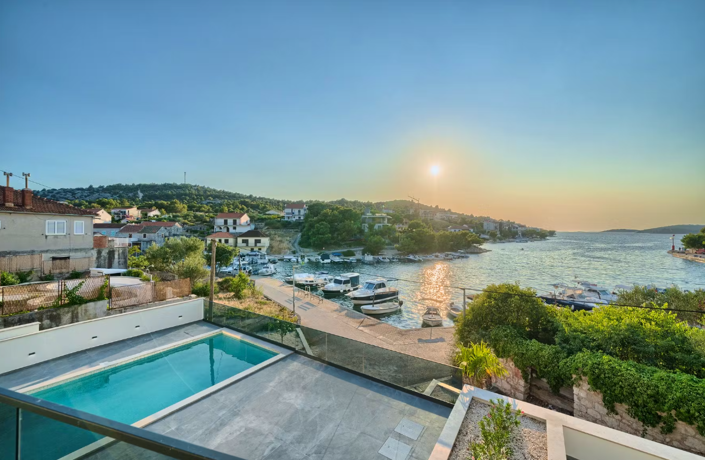 Image No.5-Propriété de 5 chambres à vendre à Rogoznica