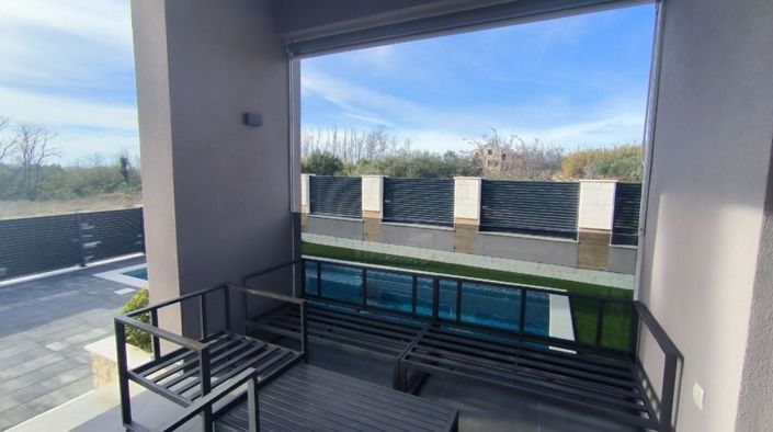 Image No.13-4 Bed Property for sale