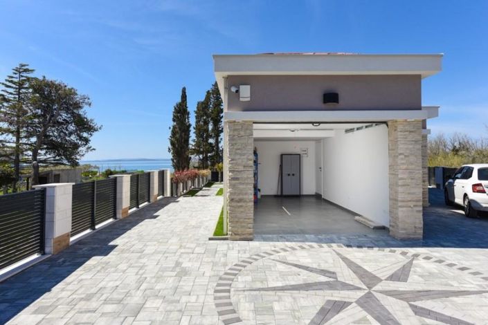 Image No.14-4 Bed Property for sale