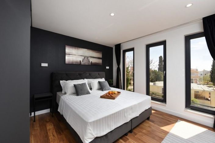 Image No.21-4 Bed Property for sale