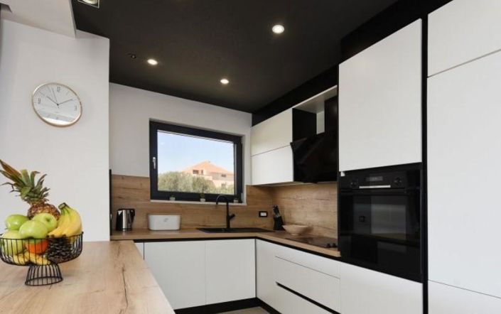 Image No.23-4 Bed Property for sale