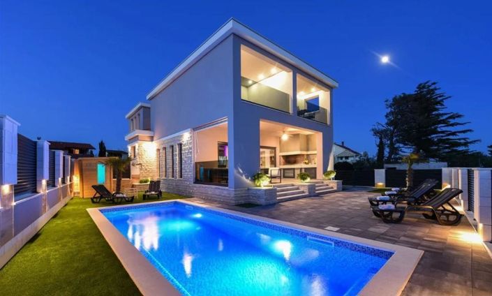 Image No.9-4 Bed Property for sale