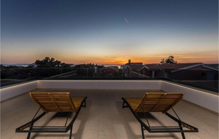 Image No.8-3 Bed Property for sale