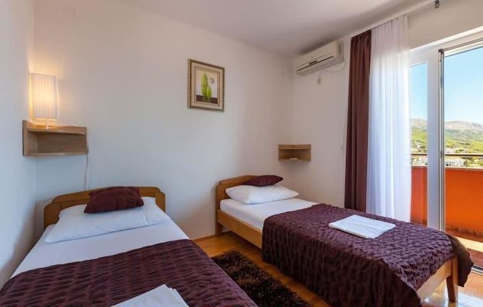 Image No.13-9 Bed Property for sale