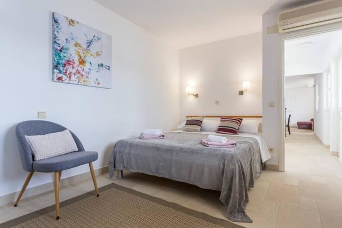 Image No.17-3 Bed Property for sale