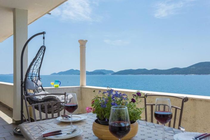 Image No.3-3 Bed Property for sale