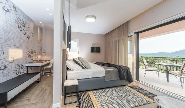 Image No.16-5 Bed Property for sale