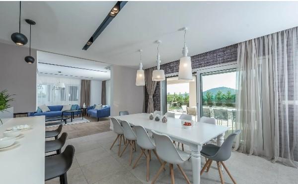 Image No.23-5 Bed Property for sale