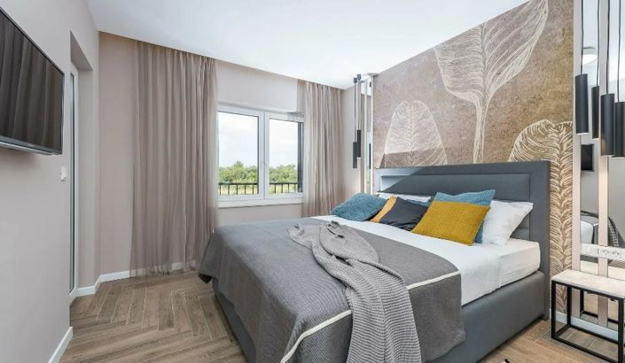 Image No.8-5 Bed Property for sale