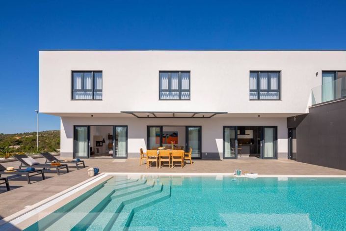 Image No.2-Propriété de 4 chambres à vendre à Milna