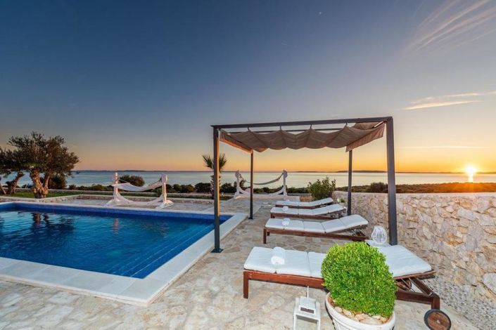 Image No.3-Propriété de 5 chambres à vendre à Novalja