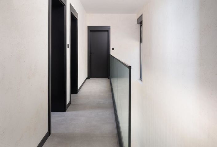 Image No.18-6 Bed Property for sale