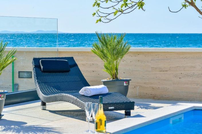 Image No.2-6 Bed Property for sale