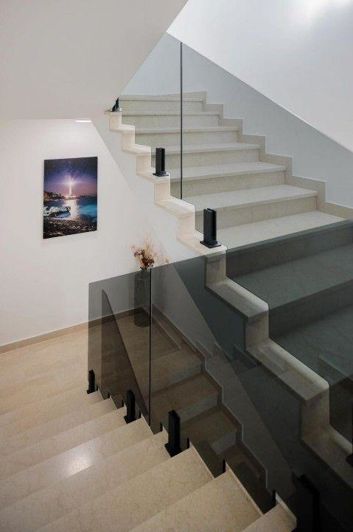 Image No.13-8 Bed Property for sale