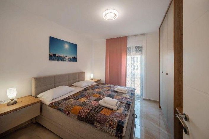 Image No.17-8 Bed Property for sale