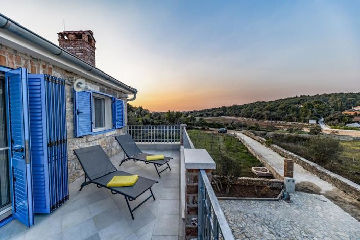 Image No.12-5 Bed Property for sale