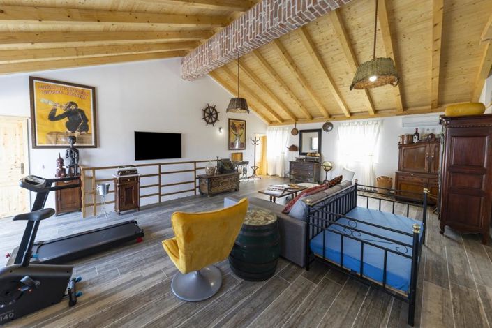 Image No.22-5 Bed Property for sale