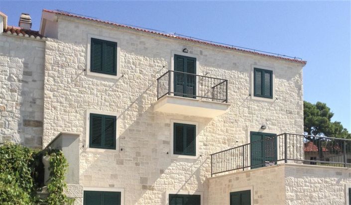 Image No.3-12 Bed Property for sale