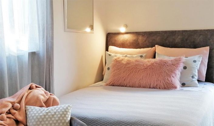 Image No.10-9 Bed Property for sale