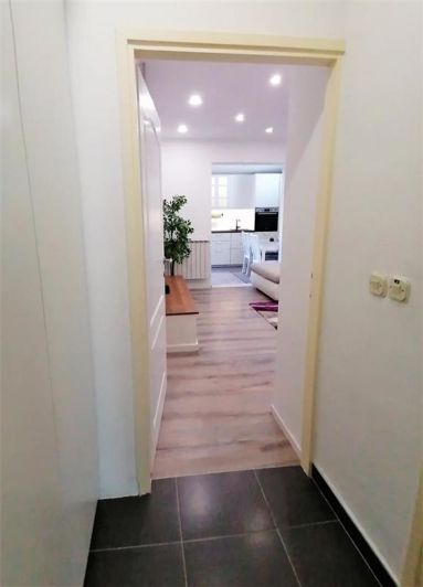 Image No.5-9 Bed Property for sale