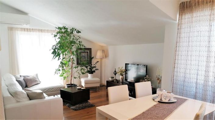 Image No.8-9 Bed Property for sale