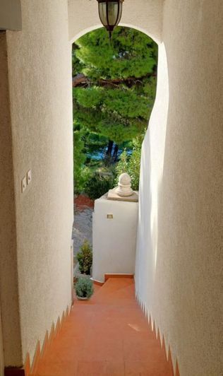 Image No.11-6 Bed Property for sale