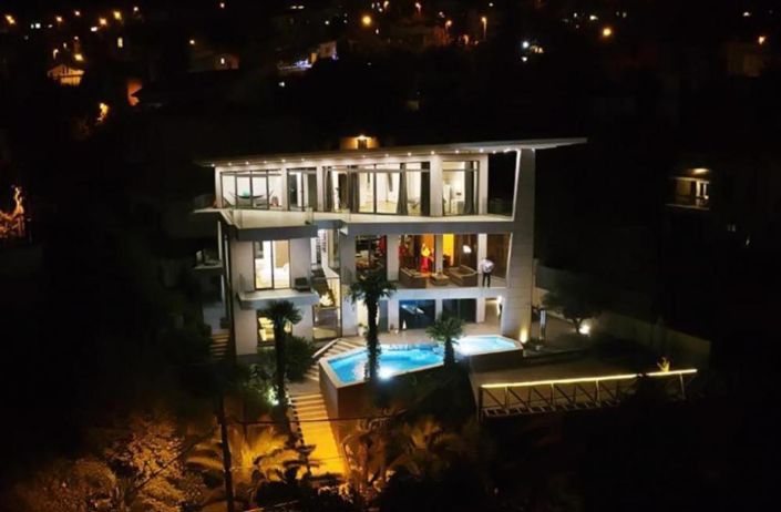 Image No.24-6 Bed Property for sale