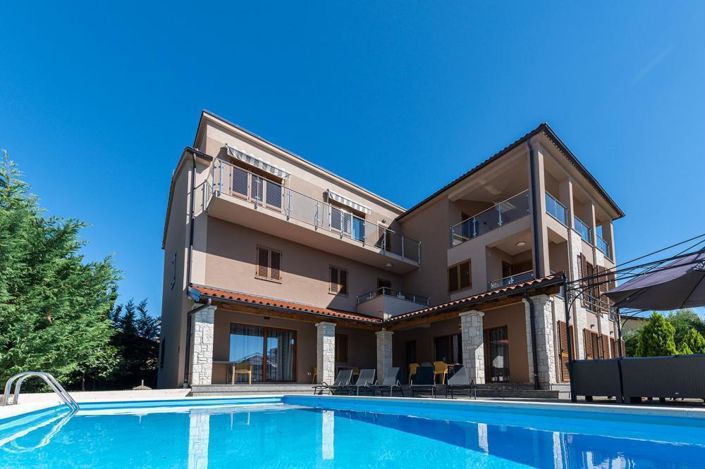 Image No.4-Propriété de 11 chambres à vendre à Croatie