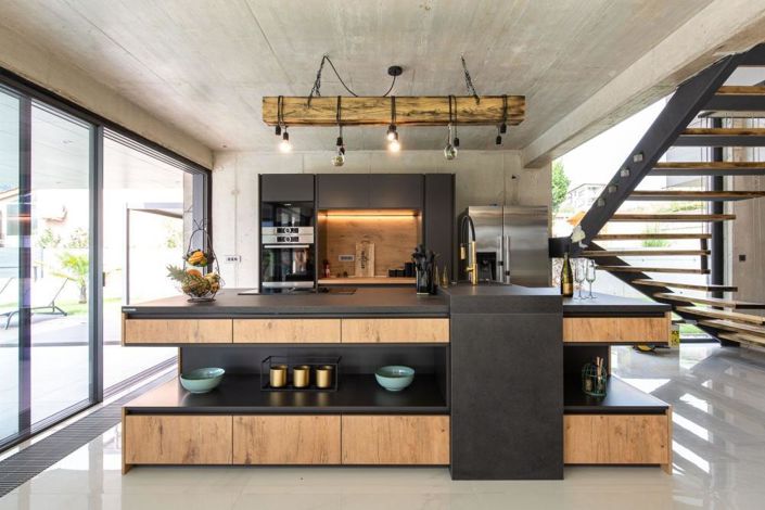 Image No.12-4 Bed Property for sale