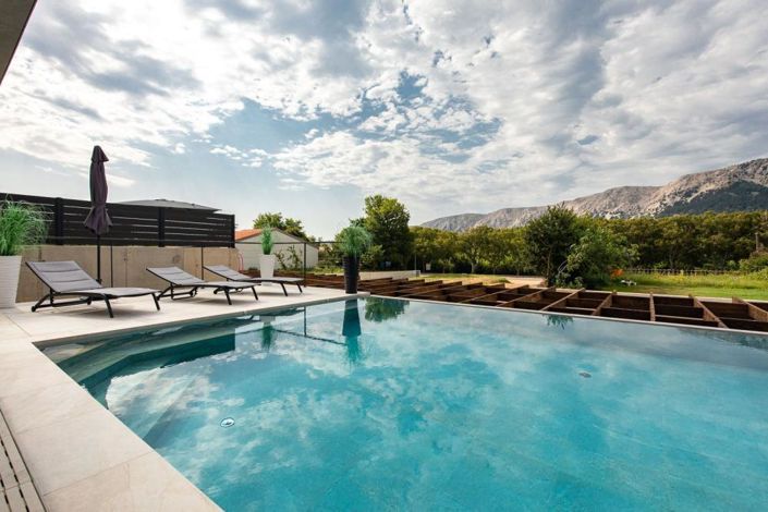 Image No.12-4 Bed Property for sale