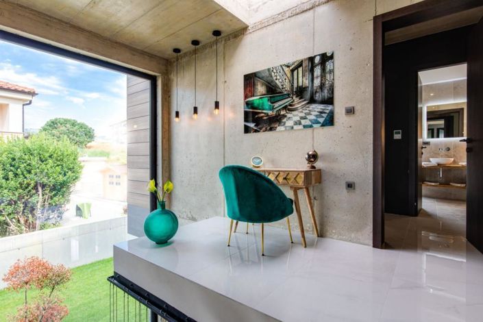 Image No.17-4 Bed Property for sale