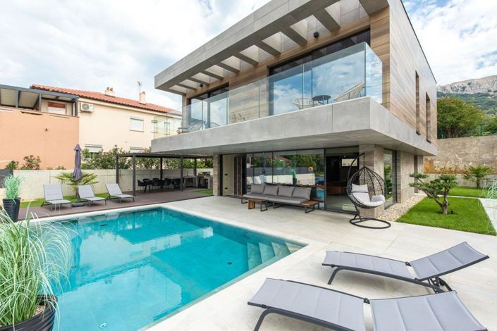 Image No.6-4 Bed Property for sale