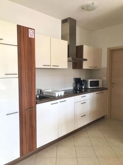 Image No.10-8 Bed Property for sale