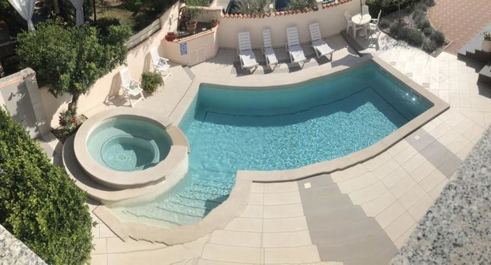 Image No.2-8 Bed Property for sale