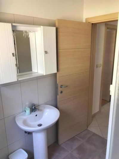 Image No.21-8 Bed Property for sale