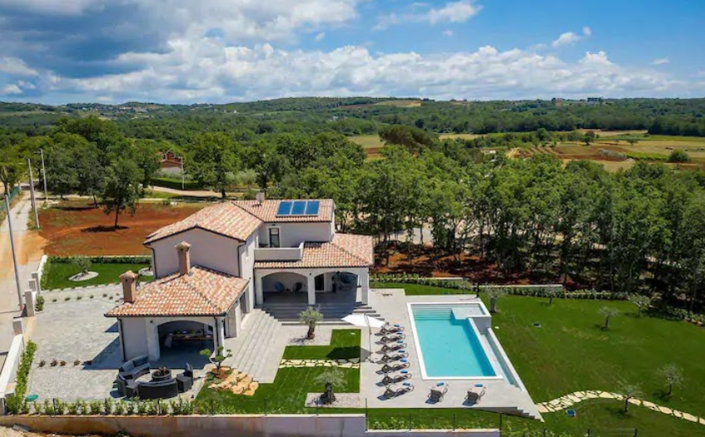 Image No.10-4 Bed Property for sale