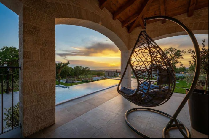 Image No.7-4 Bed Property for sale